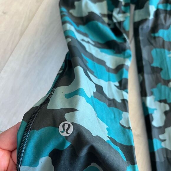 lululemon blue/black camo leggings size 4 - Picture 7 of 10